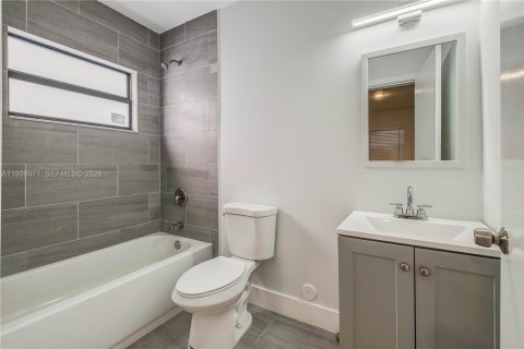 Casa en alquiler en Miami, Florida, 3 dormitorios, 174.66 m2 № 2054479 - foto 15