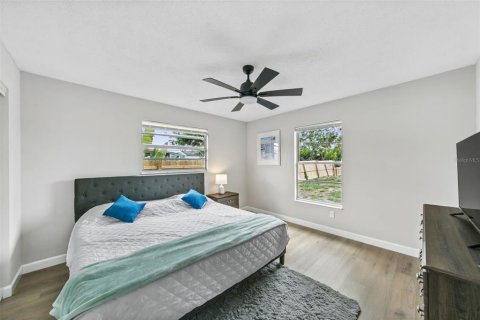 House in Englewood, Florida 3 bedrooms, 125.42 sq.m. № 1919173 - photo 12