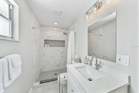 House in Englewood, Florida 3 bedrooms, 125.42 sq.m. № 1919173 - photo 4