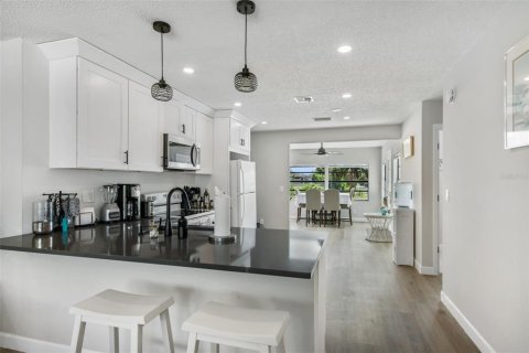 House in Englewood, Florida 3 bedrooms, 125.42 sq.m. № 1919173 - photo 10