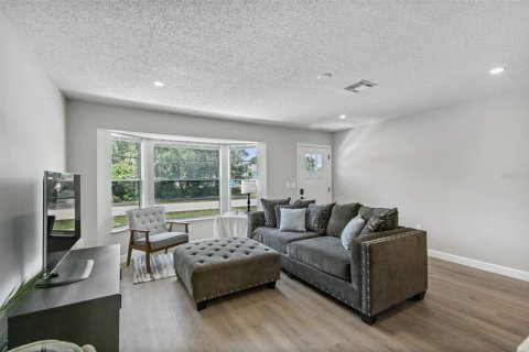 House in Englewood, Florida 3 bedrooms, 125.42 sq.m. № 1919173 - photo 8