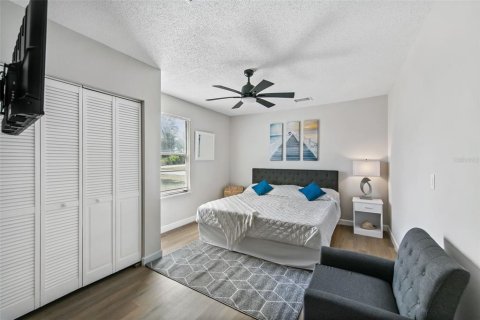 House in Englewood, Florida 3 bedrooms, 125.42 sq.m. № 1919173 - photo 2