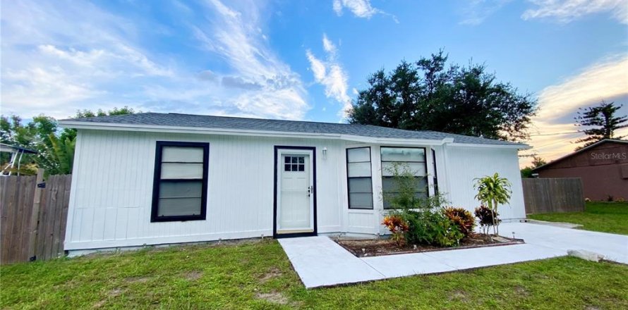 House in Englewood, Florida 3 bedrooms, 125.42 sq.m. № 1919173