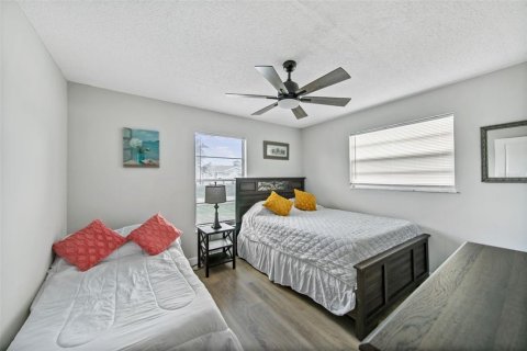 House in Englewood, Florida 3 bedrooms, 125.42 sq.m. № 1919173 - photo 14