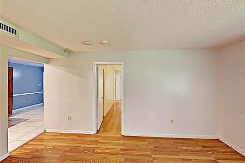 Villa ou maison à louer à Orlando, Floride: 3 chambres, 159.23 m2 № 1829176 - photo 3