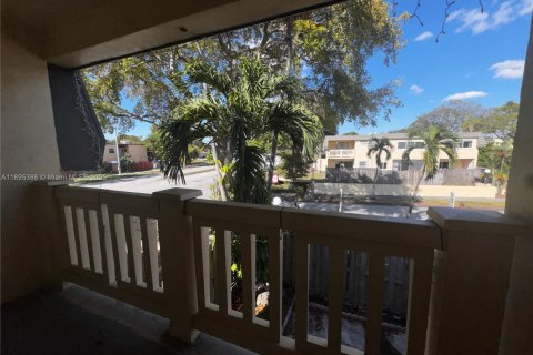 Снять в аренду таунхаус в Майами, Флорида 2 спальни, 117.61м2, № 1948650 - фото 20