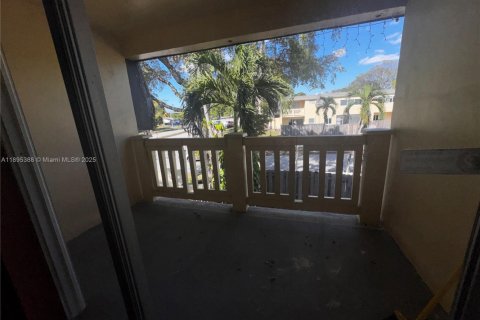 Снять в аренду таунхаус в Майами, Флорида 2 спальни, 117.61м2, № 1948650 - фото 19