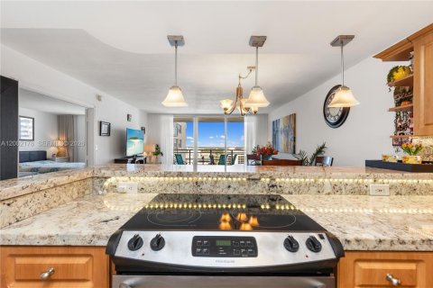 Copropriété à vendre à Hallandale Beach, Floride: 1 chambre, 83.24 m2 № 2067900 - photo 15