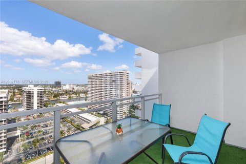 Copropriété à vendre à Hallandale Beach, Floride: 1 chambre, 83.24 m2 № 2067900 - photo 29