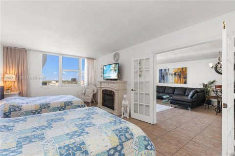 Copropriété à vendre à Hallandale Beach, Floride: 1 chambre, 83.24 m2 № 2067900 - photo 18