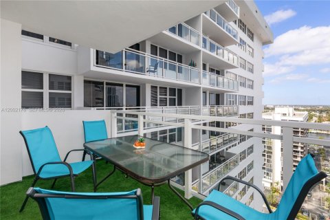 Copropriété à vendre à Hallandale Beach, Floride: 1 chambre, 83.24 m2 № 2067900 - photo 30