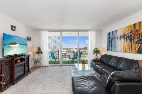 Copropriété à vendre à Hallandale Beach, Floride: 1 chambre, 83.24 m2 № 2067900 - photo 4