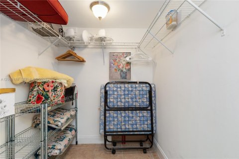 Copropriété à vendre à Hallandale Beach, Floride: 1 chambre, 83.24 m2 № 2067900 - photo 27