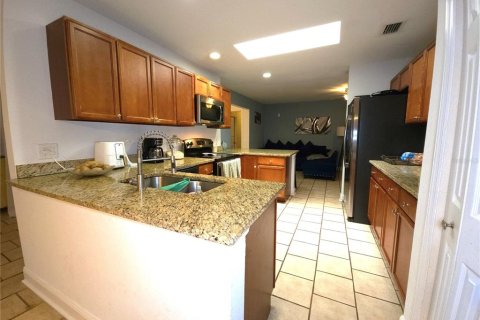 House in PORT ST LUCIE in Saint Lucie, Florida 3 bedrooms, 154.03 sq.m. № 1916824 - photo 12
