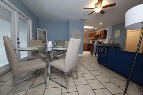 House in PORT ST LUCIE in Saint Lucie, Florida 3 bedrooms, 154.03 sq.m. № 1916824 - photo 6