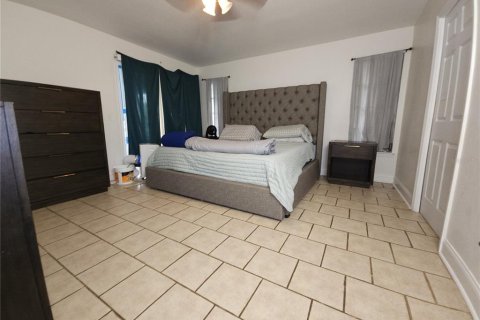 House in PORT ST LUCIE in Saint Lucie, Florida 3 bedrooms, 154.03 sq.m. № 1916824 - photo 15