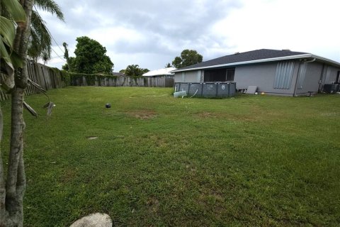 House in PORT ST LUCIE in Saint Lucie, Florida 3 bedrooms, 154.03 sq.m. № 1916824 - photo 18