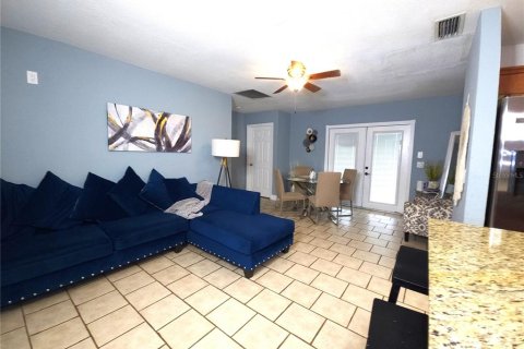 House in PORT ST LUCIE in Saint Lucie, Florida 3 bedrooms, 154.03 sq.m. № 1916824 - photo 4
