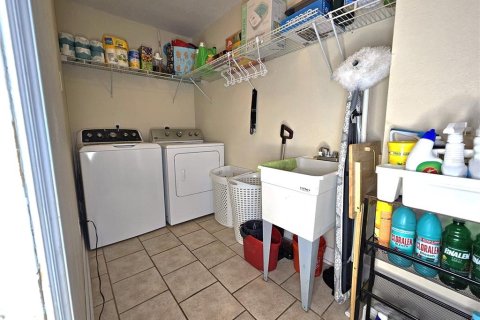 House in PORT ST LUCIE in Saint Lucie, Florida 3 bedrooms, 154.03 sq.m. № 1916824 - photo 17