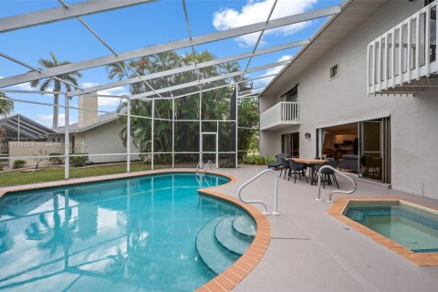 House in Cape Coral, Florida 3 bedrooms, 255.11 sq.m. № 1933763 - photo 28