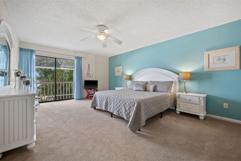 House in Cape Coral, Florida 3 bedrooms, 255.11 sq.m. № 1933763 - photo 22