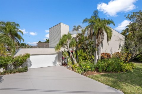 House in Cape Coral, Florida 3 bedrooms, 255.11 sq.m. № 1933763 - photo 7