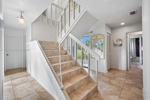 House in Cape Coral, Florida 3 bedrooms, 255.11 sq.m. № 1933763 - photo 18