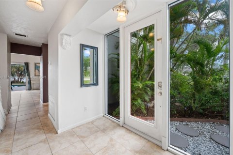 House in Cape Coral, Florida 3 bedrooms, 255.11 sq.m. № 1933763 - photo 9