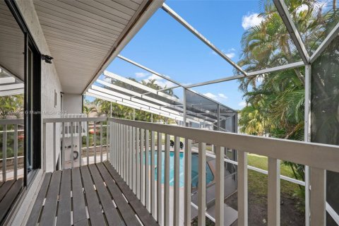 House in Cape Coral, Florida 3 bedrooms, 255.11 sq.m. № 1933763 - photo 23