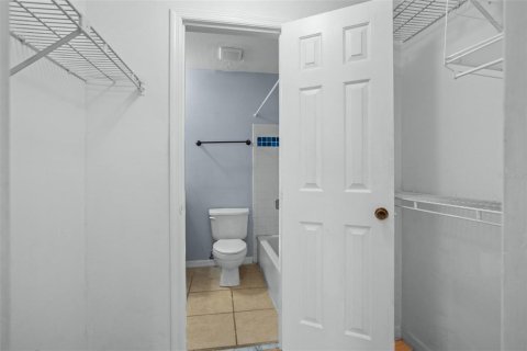 Condo in Orlando, Florida, 2 bedrooms  № 1839856 - photo 16