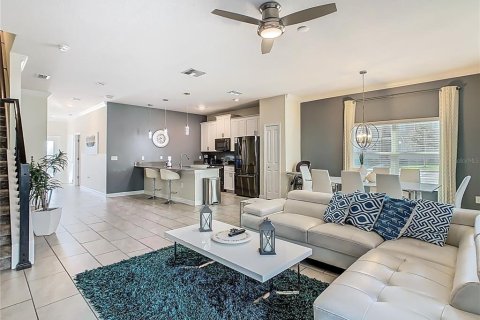 Townhouse in Davenport, Florida 5 bedrooms, 201.32 sq.m. № 2197907 - photo 12