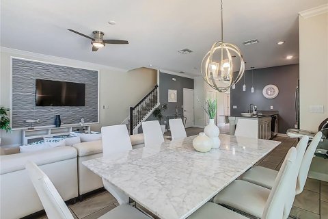 Townhouse in Davenport, Florida 5 bedrooms, 201.32 sq.m. № 2197907 - photo 15