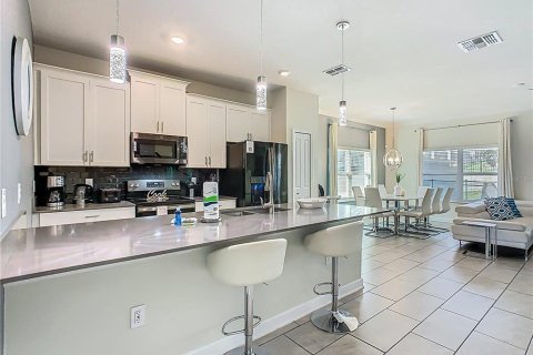 Townhouse in Davenport, Florida 5 bedrooms, 201.32 sq.m. № 2197907 - photo 11