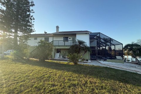 House in Hernando Beach, Florida 3 bedrooms, 124.86 sq.m. № 2330470