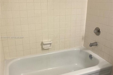 Снять в аренду кондоминиум в Помпано-Бич, Флорида 2 спальни, 102.19м2, № 2004764 - фото 15