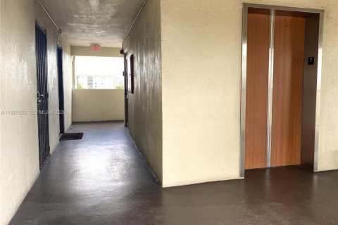 Снять в аренду кондоминиум в Помпано-Бич, Флорида 2 спальни, 102.19м2, № 2004764 - фото 30