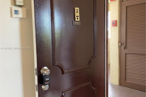 Снять в аренду кондоминиум в Помпано-Бич, Флорида 2 спальни, 102.19м2, № 2004764 - фото 29