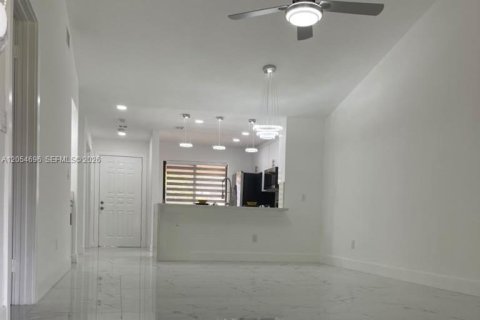 Copropriété à louer à Boca Raton, Floride: 2 chambres, 111.48 m2 № 2172222 - photo 8