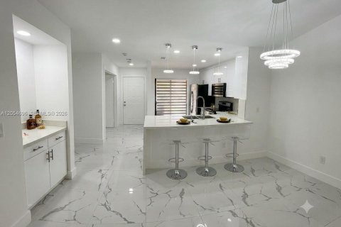 Copropriété à louer à Boca Raton, Floride: 2 chambres, 111.48 m2 № 2172222 - photo 7