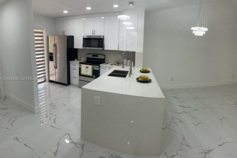 Copropriété à louer à Boca Raton, Floride: 2 chambres, 111.48 m2 № 2172222 - photo 4