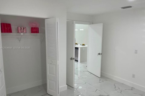 Copropriété à louer à Boca Raton, Floride: 2 chambres, 111.48 m2 № 2172222 - photo 12