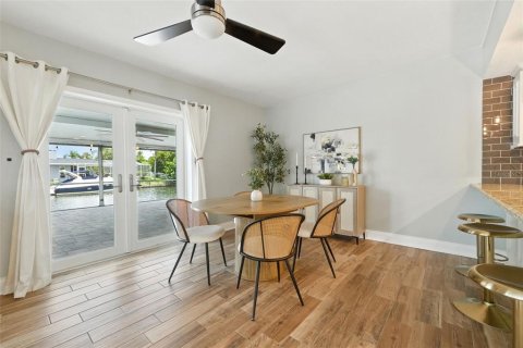 House in Tampa, Florida 3 bedrooms, 229.38 sq.m. № 1898576 - photo 19