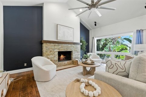 House in Tampa, Florida 3 bedrooms, 229.38 sq.m. № 1898576 - photo 9