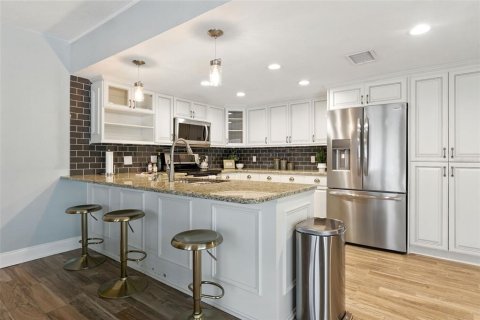 House in Tampa, Florida 3 bedrooms, 229.38 sq.m. № 1898576 - photo 17