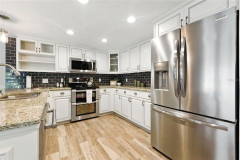 House in Tampa, Florida 3 bedrooms, 229.38 sq.m. № 1898576 - photo 14