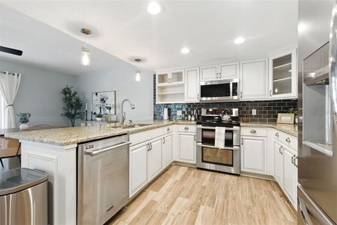 House in Tampa, Florida 3 bedrooms, 229.38 sq.m. № 1898576 - photo 13