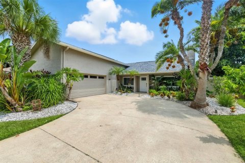 House in Tampa, Florida 3 bedrooms, 229.38 sq.m. № 1898576 - photo 1