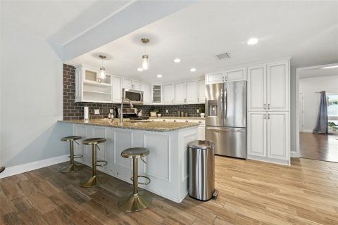 House in Tampa, Florida 3 bedrooms, 229.38 sq.m. № 1898576 - photo 18