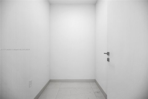 Condo in Miami, Florida, 3 bedrooms  № 1859763 - photo 10