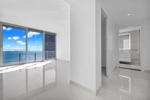 Condo in Miami, Florida, 3 bedrooms  № 1859763 - photo 12